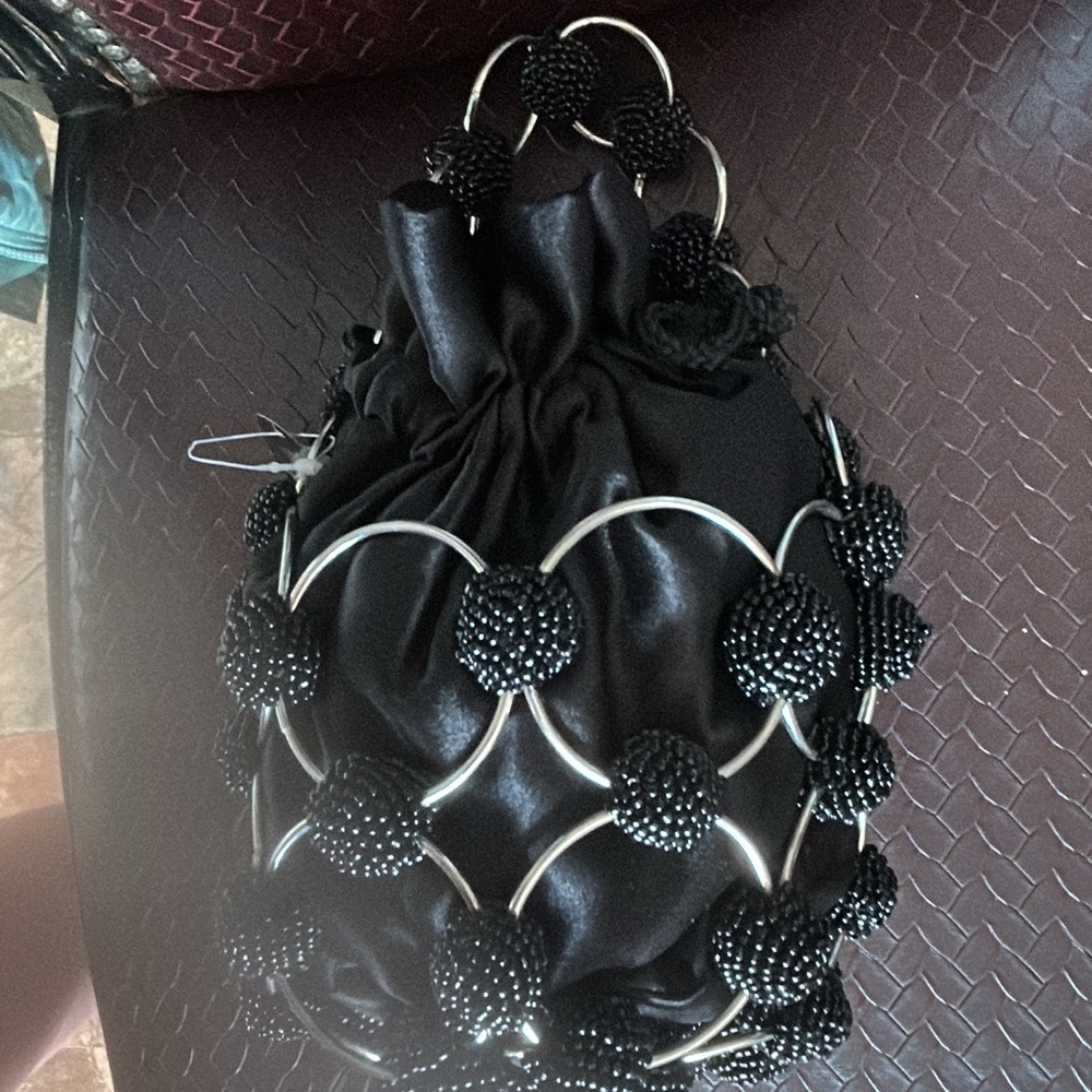 Beautiful basket like La Voila  beaded evening purse